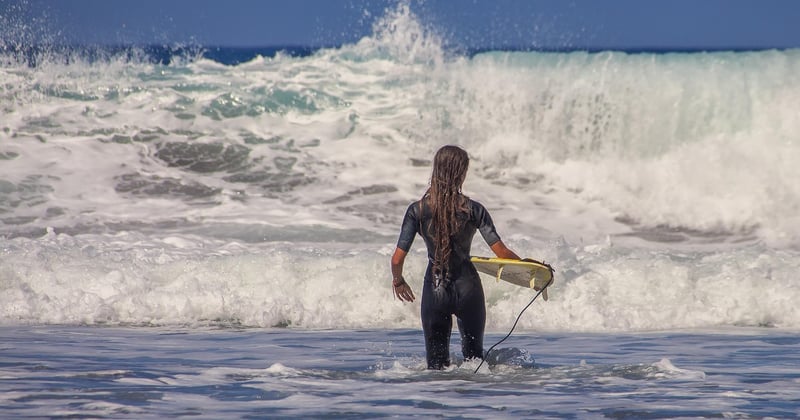 Combinaisons de surf tendance pour femmes sportives : le style qui fait la différence